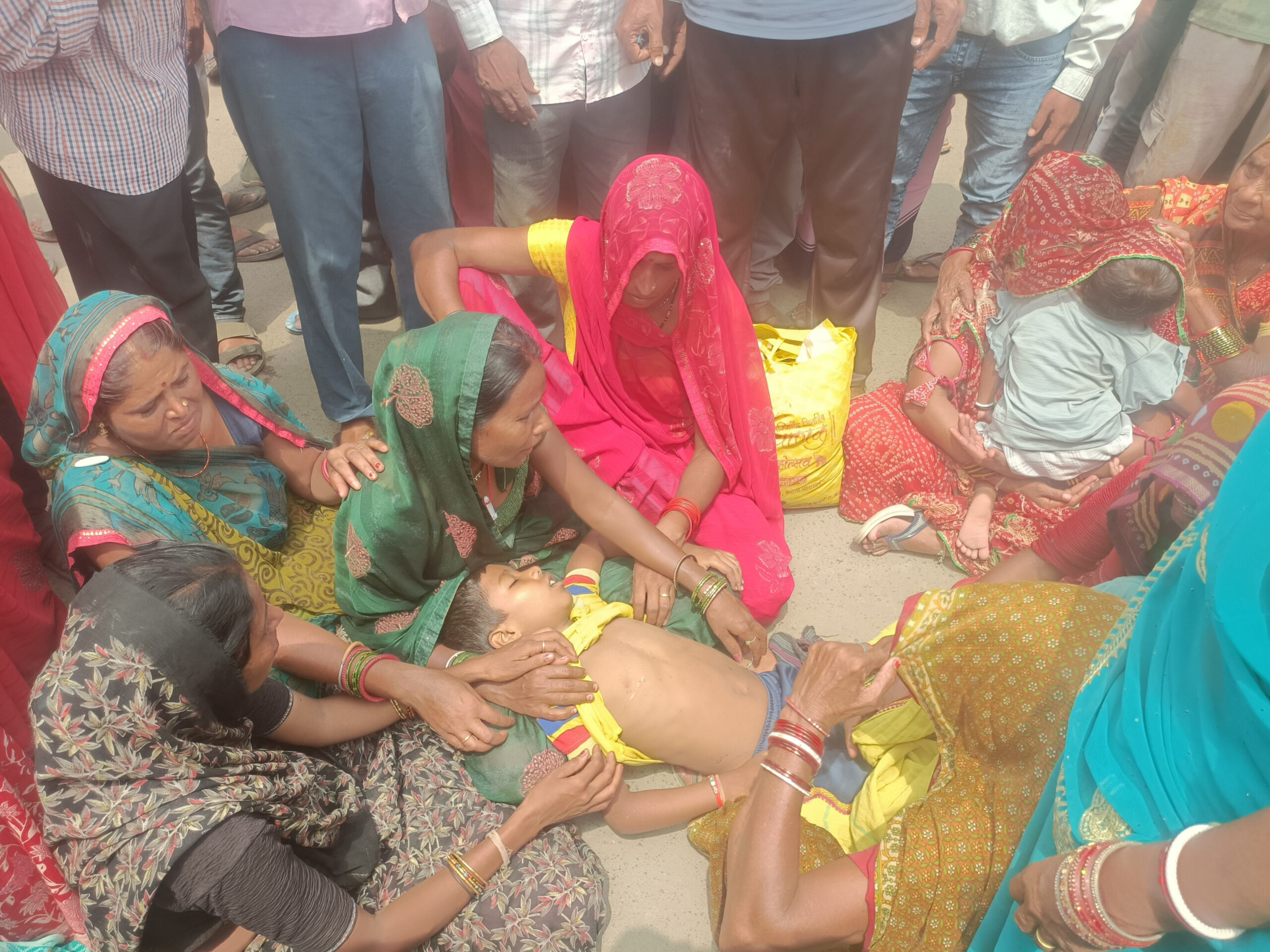 स्कूल वाहन से गिरकर 10 वर्षीय मासूम की मौत, स्कूल जाते समय हुआ हादसा, द्वारिका स्कूल में कक्षा तीसरी का छात्र था बालक